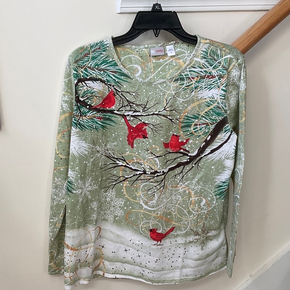 size XL, bust is up to 44” inches, four cardinals pretty shirt, new condition - Picture 4 of 9